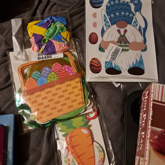 NWT-Easter SALE! 2 Bunny & Egg Cakelette pans-Mini Pies & Springform set - Picture 5 of 7